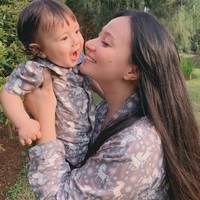 Memiliki darah keturunan Indonesia dan Belanda dari kedua orangtuanya, tak heran jika Asmirandah memiliki wajah yang kebule-bulean. Wajah blasterannya itu pun diturunkan ke sang anak. Foto: Instagram/@asmirandah89