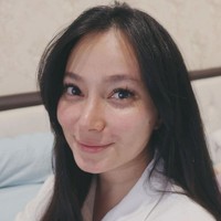 Pada 25 Desember 2020 Asmirandah melahirkan putri pertamanya bersama Jonas Rivanno yang diberi nama Chloe Emanuelle Van Wattimena. Sejak hamil Asmirandah sendiri memang mengalami peningkatan berat badan yang cukup signifikan, yaitu sekitar 19 kg. Hal itu sempat disampaikannya melalui unggahan di Instagram pribadi miliknya. Foto: Instagram/@asmirandah89