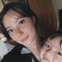 Asmirandah mengaku bahwa saat ini berat badannya sudah turun sekitar 15 kg. Penampilan barunya itu pun sukses mencuri perhatian. Tak sedikit netizen yang terlihat memuji penampilan baru istri dari Jonas Rivanno itu. Foto: Instagram/@asmirandah89