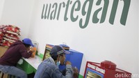 Sementara itu, perpanjangan penerapan Pemberlakuan Pembatasan Kegiatan Masyarakat (PPKM) level 4 dari 26 Juli hingga 2 Agustus 2021 mendatang.