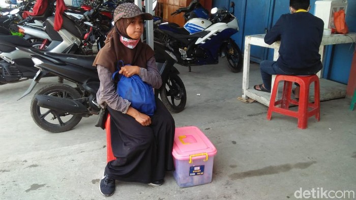 Bocah Penjual Gorengan di Cianjur