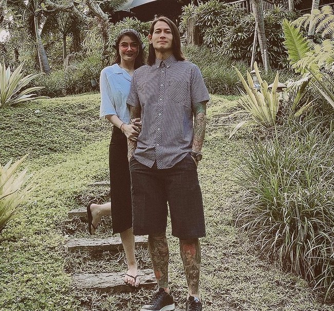 Nyatanya, ucapan Citra tersebut hanyalah guyonan belaka. Pria bernama lengkap Juna Rorimpandey itu kemudian membantah soal kabar dirinya yang telah menikahi Citra. Foto: Instagram