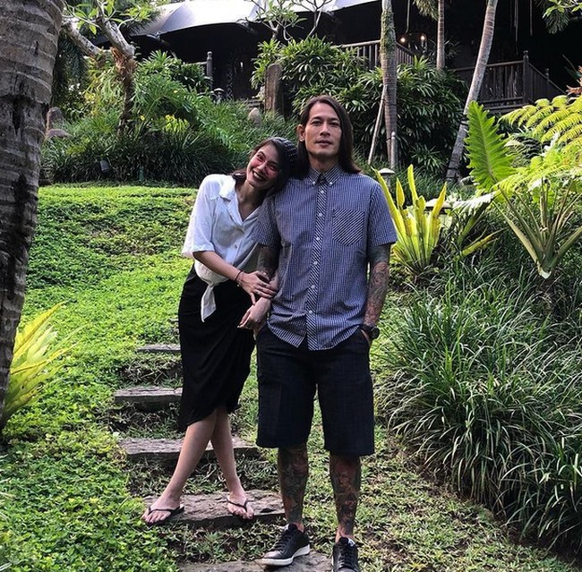 Inilah potret mesra sang DJ cantik dengan chef Juna yang diunggahnya bertepatan dengan ulang tahun koki tampan itu pada 20 Juli. Chef Juna viral setelah ia mengungkit soal anak di channel Youtube Deddy Corbuzier. Dia mengatakan bahwa soal keturunan dia menyerahkan kepada pasangannya. Foto: Instagram