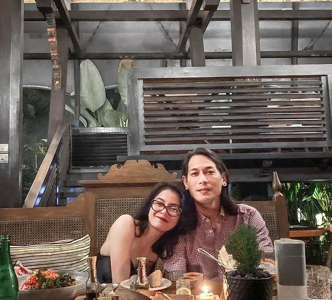 Sempat menjalin hubungan dengan Atries Angel, kini Chef Juna dikabarkan telah kembali berpacaran dengan Citra Anidya yang merupakan seorang Disc Jokey. Di media sosialnya, pasangan yang satu ini juga kerap memamerkan momen-momen kebersamaannya. Foto: Instagram