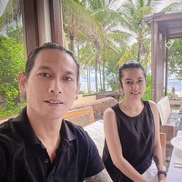 Inilah potret kemesraan chef Juna dan Citra saat berlibur ke Bali. Pasangan ini telah berpacaran sekitar dua tahun lamanya. Sebelumnya, chef Juna pernah menikah dengan wanita asal Amerika Serikat. Foto: Instagram