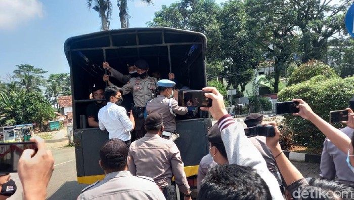 Demo tolak PPKM di Lebak