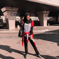 Tapi sayangnya perjuangan wanita berhijab itu harus terhenti ketika bertemu pasangan Turki, Anagoz Yasemin dan Gazoz Mete. Ia dan Riau Ega gagal menembus babak semifinal. Foto: Instagram @dianandach