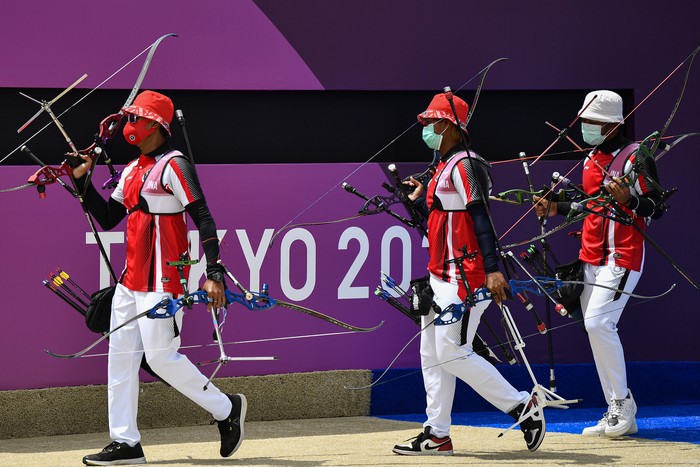 Langkah tim panahan beregu putra Indonesia di Olimpiade Tokyo 2020 terhenti di babak 16 besar. Tim panahan beregu putra Indonesia dikalahkan tim Inggris.