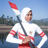 Di Olimpiade Tokyo 2020, Melani Putri berpasangan dengan Mutiara Putri. Berusia 17 tahun, Mutiara menjadi atlet termuda dari kontingen Indonesia di Olimpiade 2020. Meski masih belia, dia memiliki sederet prestasi seperti medali emas cabang olahraga dayung rowing kelas W1X (Women Single Scull) di Pekan Olahraga Pelajar Nasional (Popnas) XV/2019. Di SEA Games 2019 Filipina, Mutiara berhasil meraih perunggu cabang olahraga rowing kelas ringan satu pedayung. (Foto: Dok. Instagram/@mutia.rp)