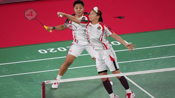 Greysia Polii and Apriyani Rahaya of Indonesia compete against Britains Chloe Brich and Lauren Smith during womens double Badminton match at the 2020 Summer Olympics, Monday, July 26, 2021, in Tokyo, Japan. (AP Photo/Dita Alangkara)