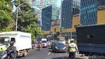 Jalan di Surabaya Masih Disekat Saat PPKM Diperpanjang