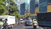 Kasat Lantas Polrestabes Surabaya AKBP Teddy Chandra mengatakan tidak ada perubahan terhadap semua jalan yang disekat sebelumnya. Semua jalan tersebut masih disekat dan belum ada pelonggaran.