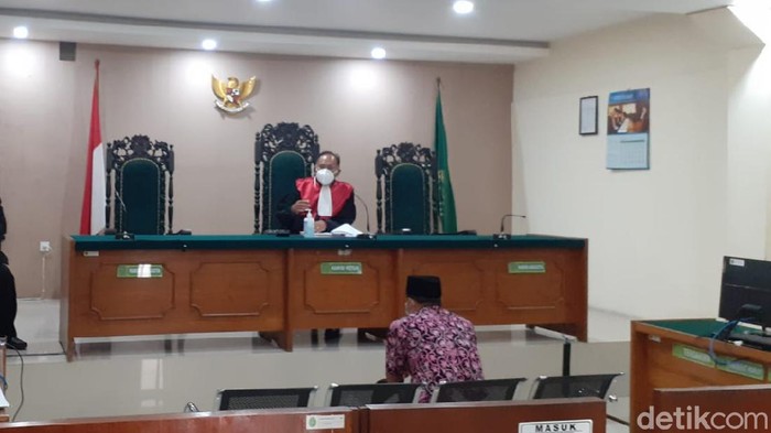 kades dan anggota dprd banyuwangi disidang tipiring