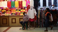 Alhasil, suasana di Pasar Blok B Tanah Abang sepi pengunjung.
