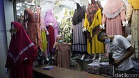 Sebelumnya, nasib PPKM level 4 menemui kejelasan. Presiden Jokowi memutuskan melanjutkan PPKM level 4 dengan pelonggaran usaha kecil.