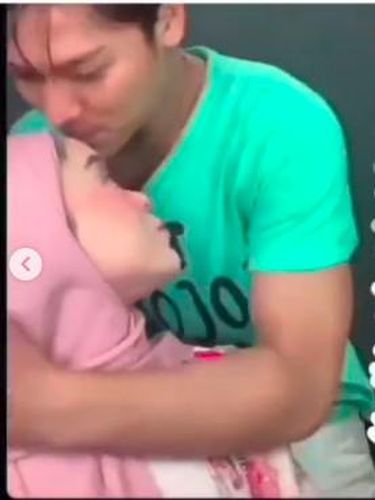 Rizky Billar cium kening Lesti Kejora