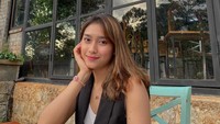 Lewat instagramnya @_thethtarhuzar, gadis 22 tahun ini kerap mengunggah momen kesehariannya. Ia ternyata foodies yang doyan kulineran dan hobi ngopi. Foto: instagram Thet Htar Thuzar