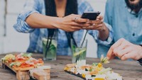Buat yang suka foto-foto makanan sebelum makan, pikir-pikir lagi deh, waktu terbatas sekarang. Foto: Dok. Istimewa