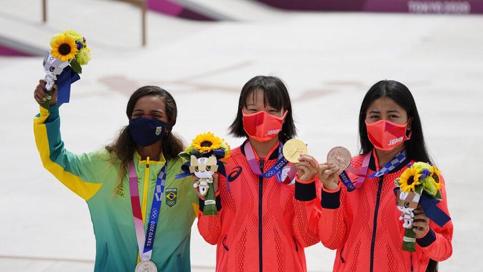 From left, silver medalist Rayssa Leal of Brazil, gold medalist Momiji Nishiya of Japan, center, and bronze medalist Funa Nakayama of Japan show their medals won in the womens street skateboarding finals at the 2020 Summer Olympics, Monday, July 26, 2021, in Tokyo, Japan. (AP Photo/Ben Curtis)