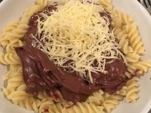 Muncul Lagi! Tren Aneh Masak Pasta Pakai Selai Nutella yang Viral