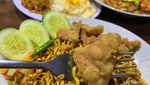 Makan Kenyang Nasi Goreng Teri Pete dan Kulit Ayam Goreng Crispy Enak