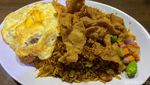 Makan Kenyang Nasi Goreng Teri Pete dan Kulit Ayam Goreng Crispy Enak