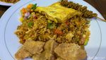 Makan Kenyang Nasi Goreng Teri Pete dan Kulit Ayam Goreng Crispy Enak