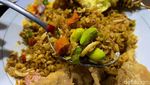 Makan Kenyang Nasi Goreng Teri Pete dan Kulit Ayam Goreng Crispy Enak
