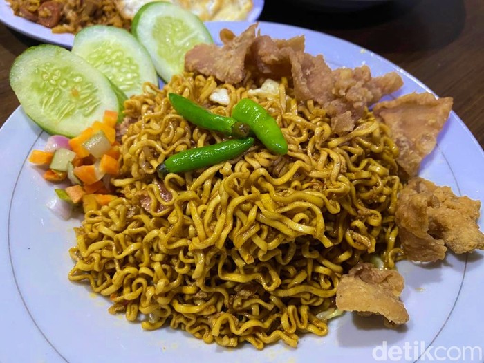 Nasi Goreng Receh : Makan Hemat Nasgor Pete Teri dan Nasgor Kulit Porsi Mantap Nasi Goreng Receh : Makan Hemat Nasgor Pete Teri dan Nasgor Kulit Porsi Mantap