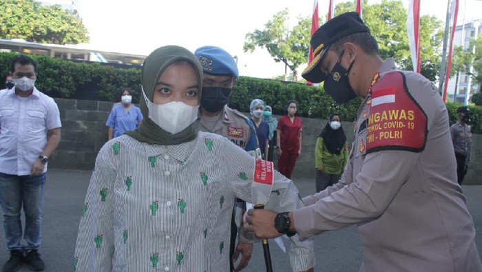 Polres Jakbar gandeng relawan untuk menggenjot vaksin COVID-19