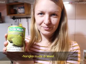 Pria Jogja Ini Tantang Istri Bulenya Masak Gudeg