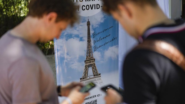 Surat bebas COVID-19 jadi syarat untuk kunjungi museum hingga bioskop di Prancis. Hal itu dilakukan guna antisipasi lonjakan kasus COVID-19 imbas varian Delta.