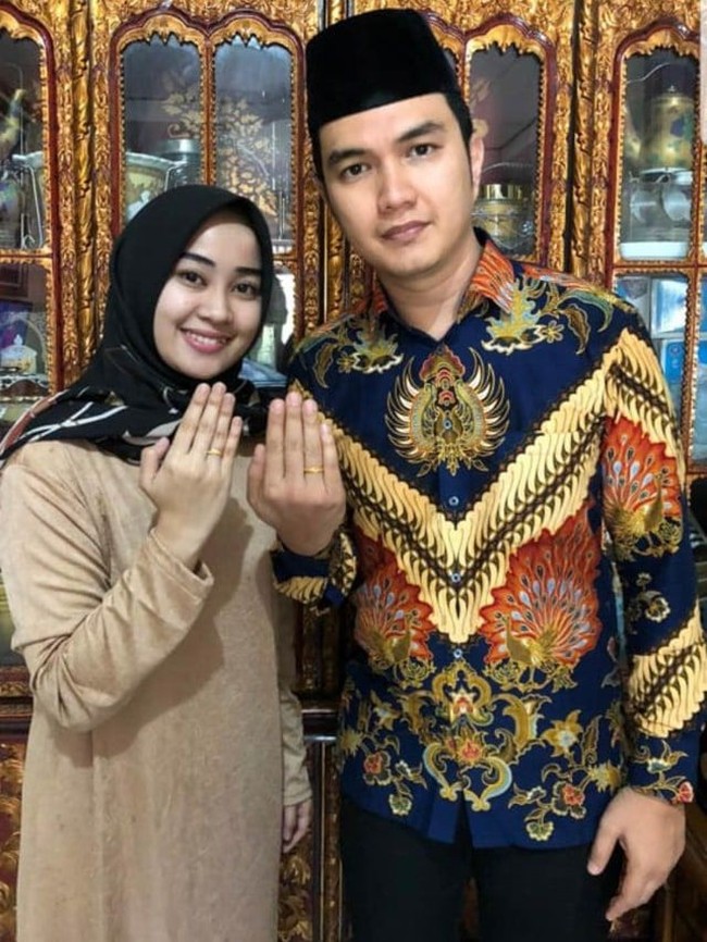 Salsabilih merupakan istri ketiga Aldi Taher. Sebelum dengan Salsabilih, Aldi pernah menjalani pernikahan dengan Dewi Perssik yang berakhir cerai pada 2009. Dan wanita yang menjadi istri kedua Aldi adalah Georgia Aisyah. Pernikahan keduanya hanya bertahan dua tahun sejak 2014 hingga 2018. Foto: Instagram