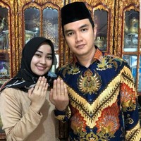 Salsabilih merupakan istri ketiga Aldi Taher. Sebelum dengan Salsabilih, Aldi pernah menjalani pernikahan dengan Dewi Perssik yang berakhir cerai pada 2009. Dan wanita yang menjadi istri kedua Aldi adalah Georgia Aisyah. Pernikahan keduanya hanya bertahan dua tahun sejak 2014 hingga 2018. Foto: Instagram