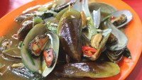 Ada yang tak kalah legendaris, yakni warung Seafood Sari Laut Tonny Koeswoyo yang sudah beroperasi sejak 1980-an. Warung seafood ini berlokasi di Kawasan Kemanggisan, Jakarta Barat. Foto: detikFood