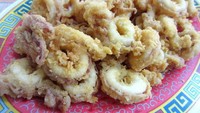 Di bilangan Slipi ada warung seafood bernama Seafood 48 Slipi. Meski hanya warung tenda, tetapi pilihan seafoodnya segar-segar. Kalau ke sini jangan lupa cicip udang saus padangnya ya. Foto: detikFood