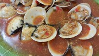 Warung seafood yang menjadi favorit di kawasan Depok adalah Seafood 68 Suka Hati. Makan seafood di sini bisa dipadukan dengan cah kangkung yang lezat. Foto: detikFood