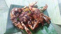 Ikan bakar dan kepiting ladang hitam juga bisa dinikmati di Ben Seafood. Warung seafood yang tak pernah sepi in berlokasi di kawasan Komplek Taman Duta Mas, Jelambar, Jakarta Barat. Foto: Instagram @ben_seafood_dutamas