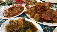 Terkenal legendaris sejak puluhan tahun lalu, warung seafood di Fatmawati, Jakarta Selatan ini punya pilihan seafood yang segar-segar. Warungnya bernama Seafood 45. Foto: Instagram @christy_bulan