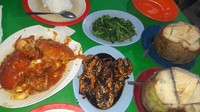 Seafood PLTU Ancol juga menawarkan seafood dengan harga terjangkau. Di sana kamu bisa menikmati seafood dengan harga mulai dari Rp 20.000. Harga itu sudah dapat 1 kg kerang. Foto: Instagram @ratihpratiwiromza.