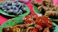 Di kawasan Serpong, tepatnya di pasar 8 Alam Sutera ada warung seafood bernama Seafood Pak Jhon. Selain aneka seafood, menu ikan baronang bakar di sini selalu jadi favorit. Foto: Instagram @filipusverdi