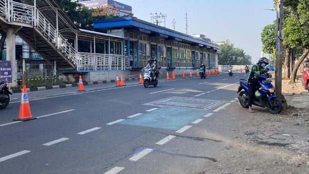 Suasana di pos penyekatan Mampang Prapatan, Senin (26/7/2021)-(Annisa-detikcom)