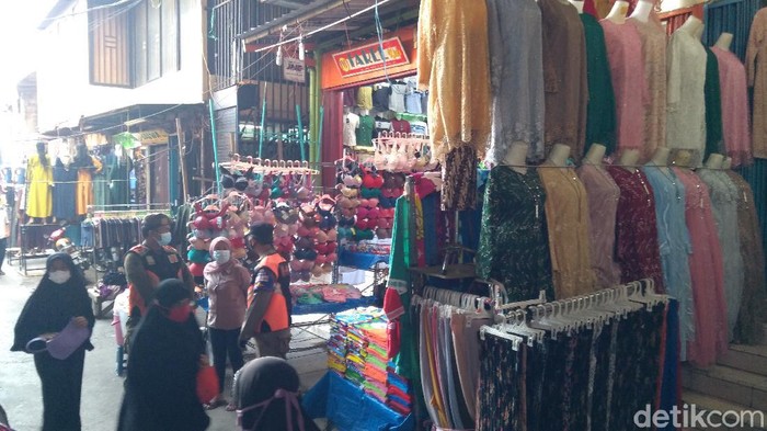 Suasana pasar di kawasan Tanah Abang Jakarta Pusat.
