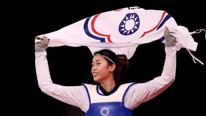 CHIBA, JAPAN - JULY 25:  Lo Chia-ling of Team Chinese Taipei celebrates after defeating Tekiath Ben Yessouf of Team Niger during the Womens -57kg Taekwondo Bronze Medal contest on day two of the Tokyo 2020 Olympic Games at Makuhari Messe Hall on July 25, 2021 in Chiba, Japan. (Photo by Maja Hitij/Getty Images)