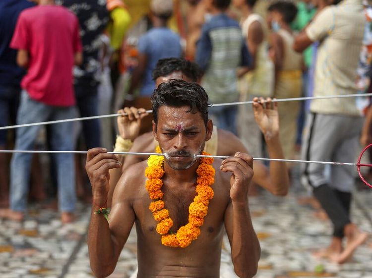 Tak Cuma Indonesia, India Juga Punya Tradisi Seperti Debus