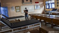 Pemerintah terus mengingatkan masyarakat mematuhi protokol kesehatan demi mencegah penularan COVID-19. Masyarakat diminta berdisiplin memakai masker, rajin mencuci tangan memakai sabun, dan menjaga jarak. ANTARA FOTO/Adeng Bustomi.