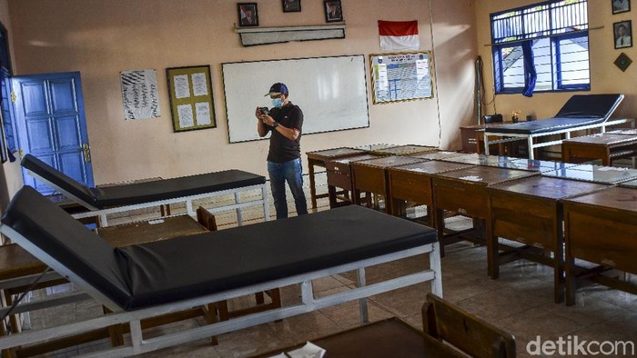 TINGKAT KESEMBUHAN PASIEN COVID-19 BERTAMBAH Warga berolahraga di kawasan Kemayoran, Jakarta, Minggu (18/7/2021). Berdasarkan data Satgas Penanganan COVID-19, pasien sembuh dari COVID-19 harian bertambah sebanyak 29.264 orang dengan total keseluruhan 2.261.658 orang. ANTARA FOTO/M Risyal Hidayat/foc.