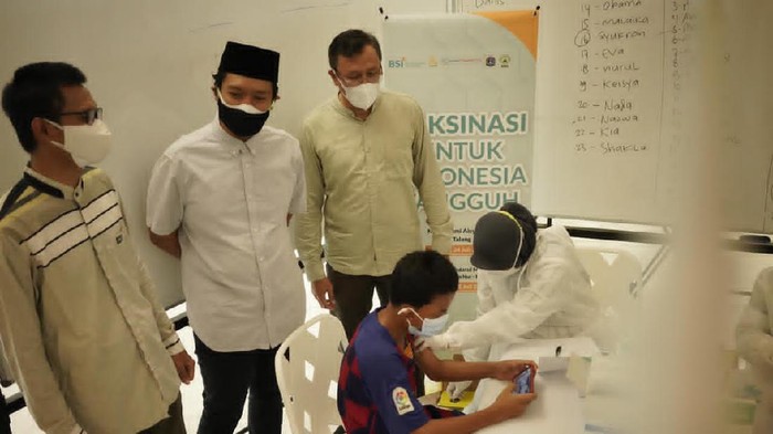 Vaksinasi COVID-19 dari BSI dan Pemkot JakPus
