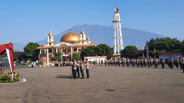 Wakapolda Metro Jaya Brigjen Hendro Pandowo membuka pendidikan pembentukan Bintara Polri di SPN Polda Metro Jaya, Sukabumi, Senin (26/7/2021).