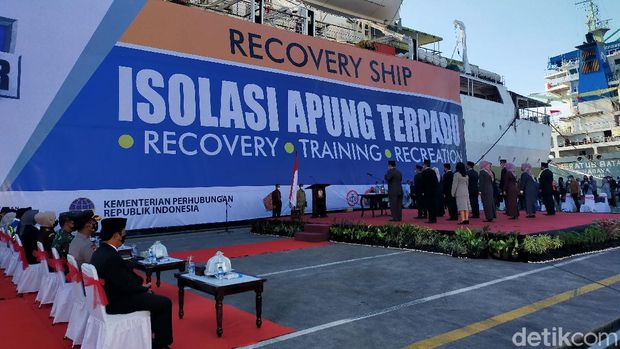 Walkot Makassar Lantik 16 Pejabat di Dermaga Isolasi Apung